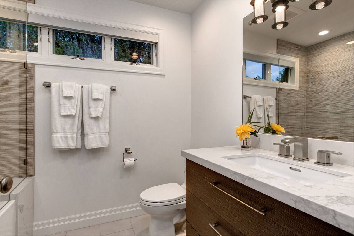 Full Ensuite Bathroom 2