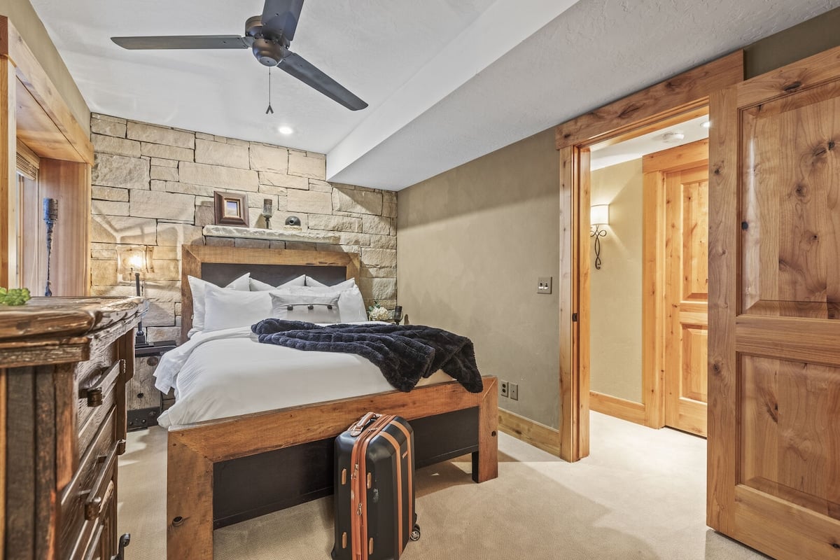 Abode at The Outlaw image 31