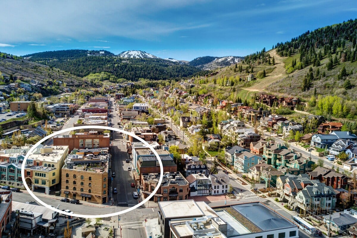 Abode at Sky Silver | Upscale 3Bdr Flat on Main St. | Easy Trail Access image 22