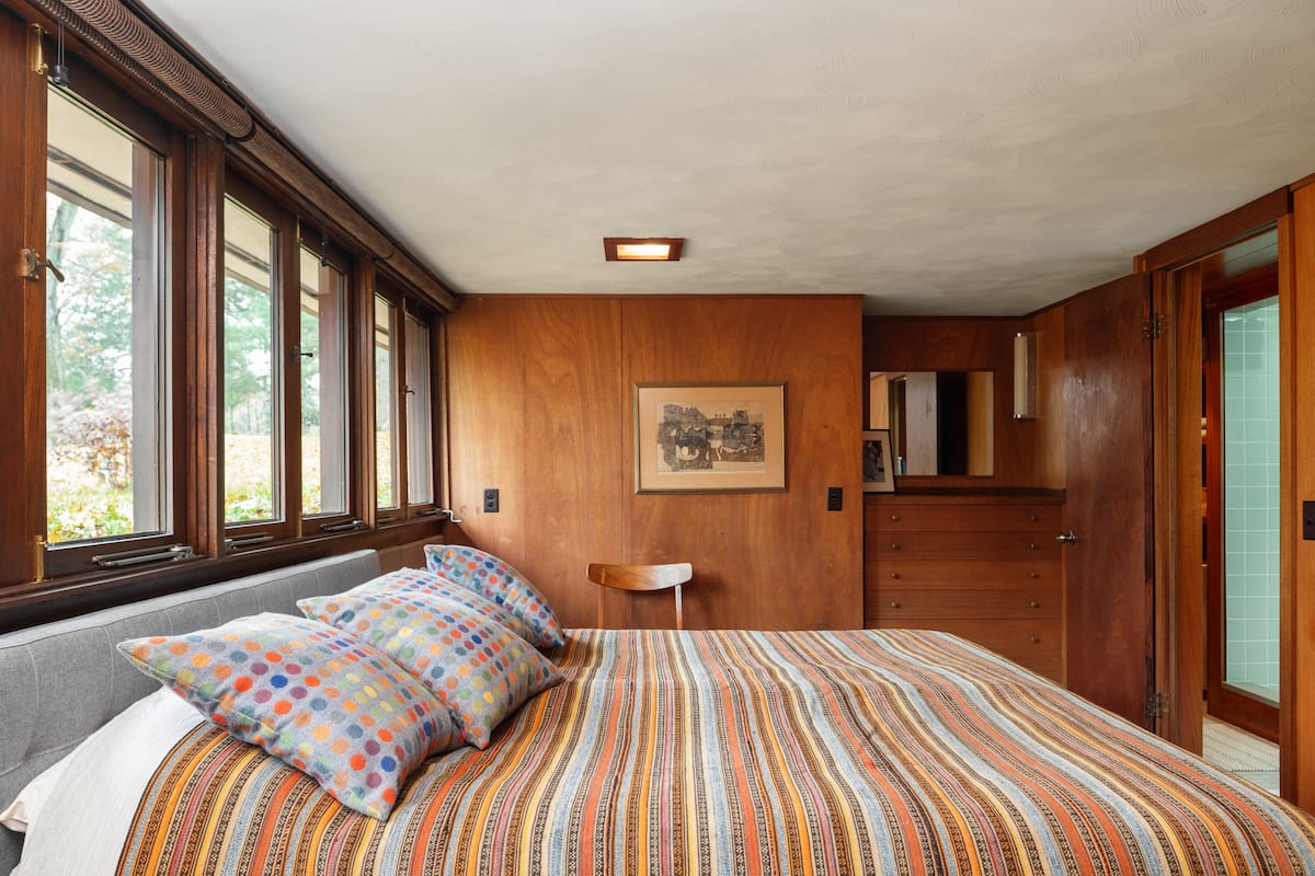 Third bedroom, queen bed