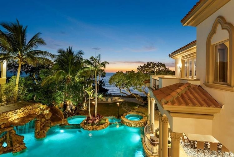 Tropical Boutique Homes & Beachfront Escapes image 1